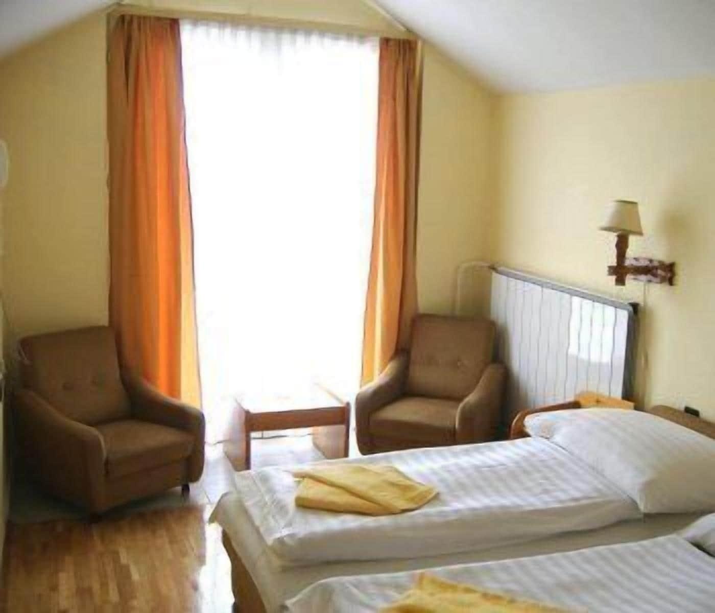Hotel Bara Junior Budapest
