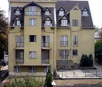 Bara Gellért 2*